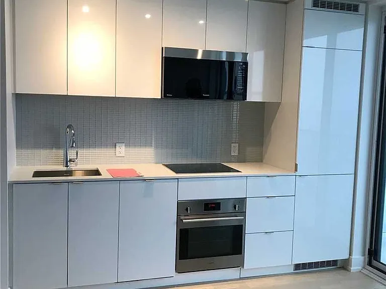 7 Grenville St #4702 — Photo 4