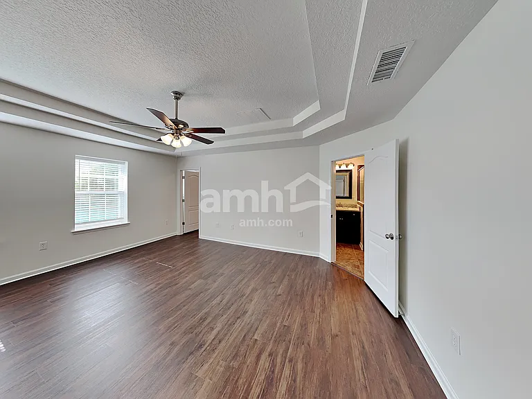 2433 Adams Lake Blvd — Photo 12
