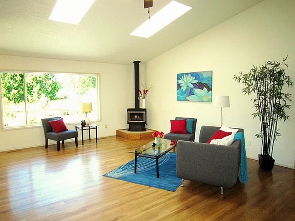 3rd image of 3106 NE 39th Ave