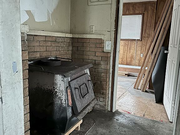 5th image of 145 Wallace Ave