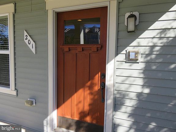 4th image of 201 Parker Dr