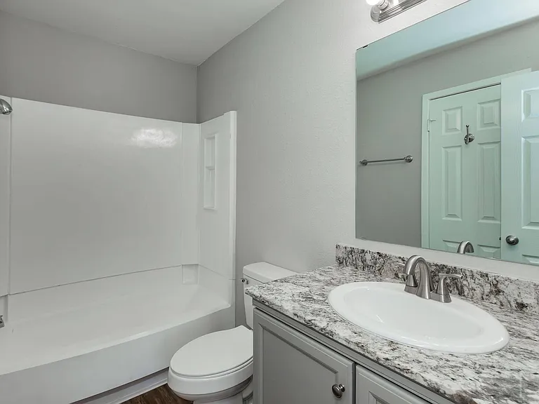 REGENCY PLACE APARTMENTS — Photo 7