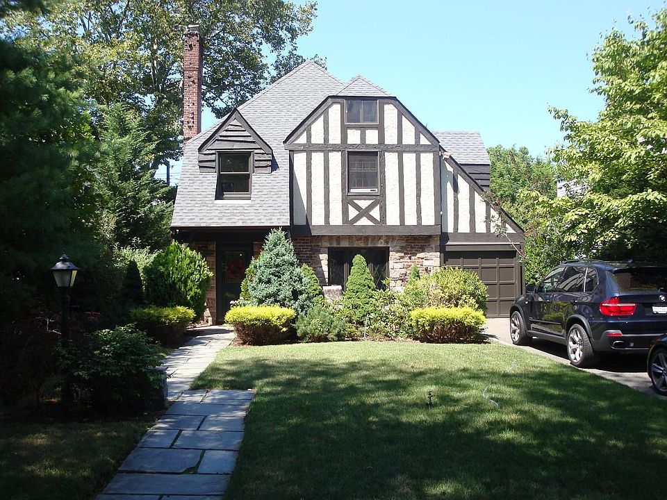 1st image of 71 Strathmore Ln