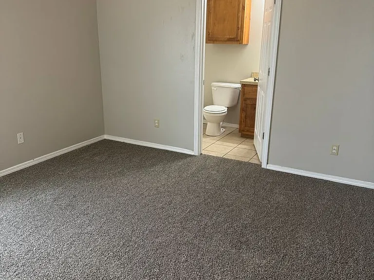 111-113 Cherokee — Photo 30