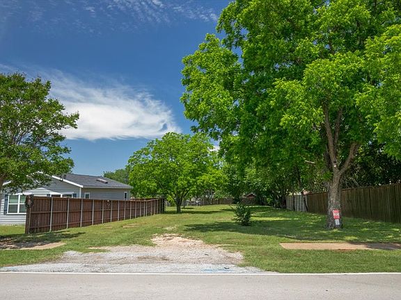 3rd image of 1000 Hughes Rd