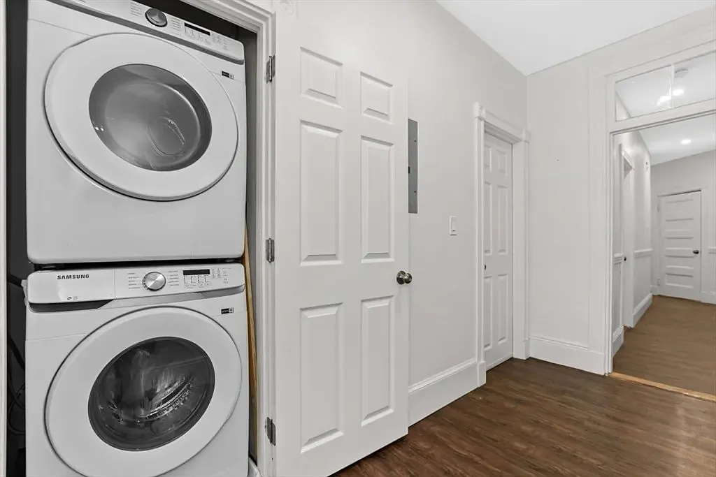 5 bed, 9999 sqft, $5,900 — Photo 4
