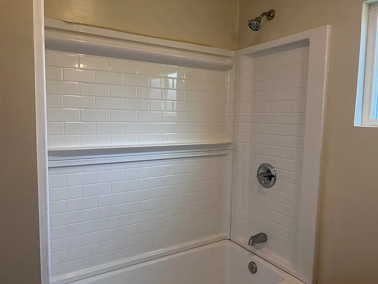 915 E Wingate St — Photo 10