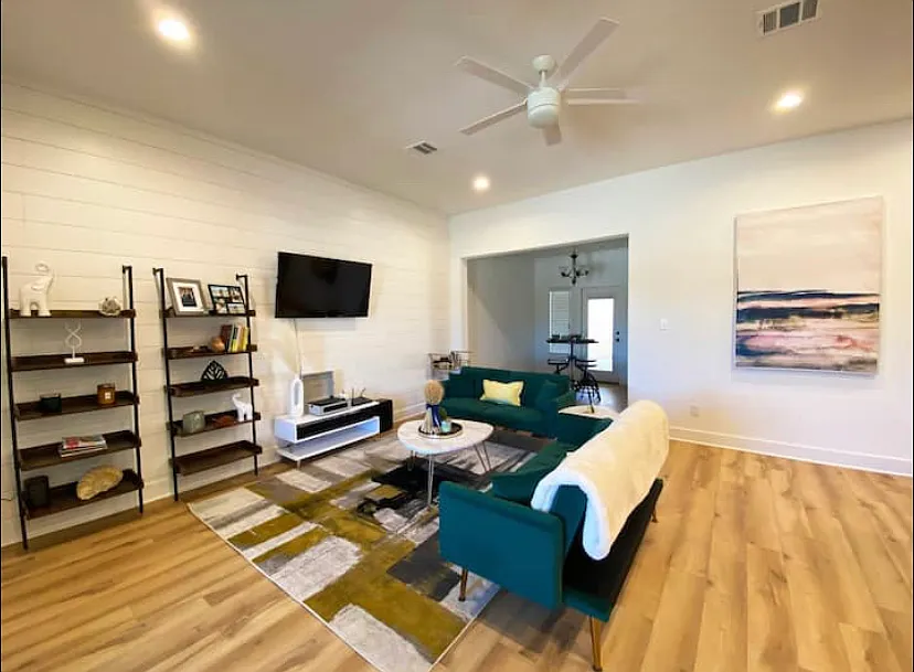 3 bed, 1643 sqft, $2,200 — Photo 3