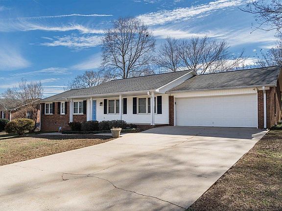 2nd image of 135 Jay Cir