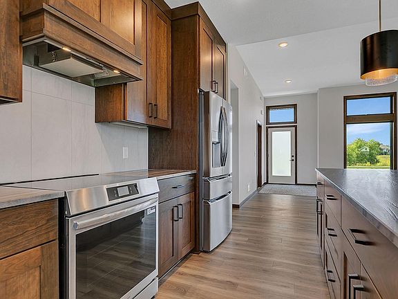5th image of 3401 Wildflower Rd S