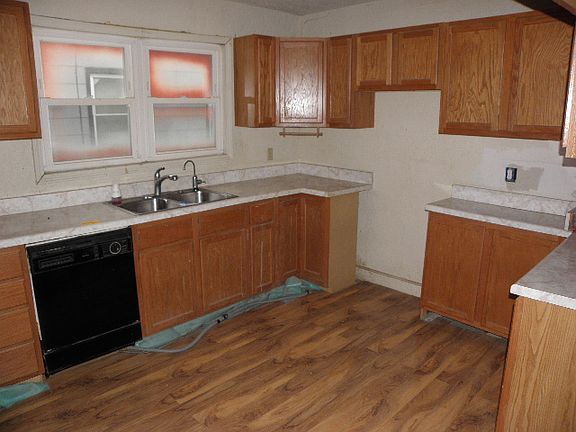 4th image of 4221 E 62nd St