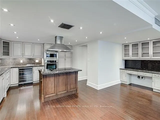 71 Charles St E #Penthouse 1605 — Photo 11