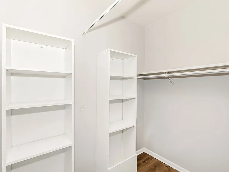 Lamar Place Apartments — Photo 11