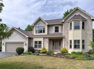 566 Primrose Ln, Crystal Lake, IL 60014