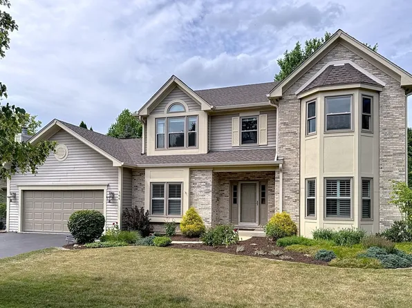 566 Primrose Ln, Crystal Lake, IL 60014