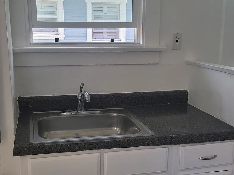 112 S Fir Ave — Photo 4