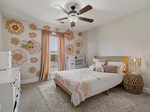 4th image of 121 Green St #750