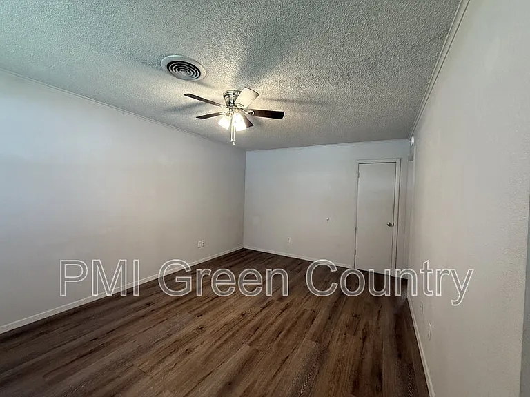 817 Park St — Photo 2