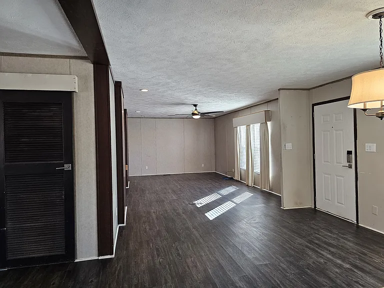 3434 Laguna Dr — Photo 25