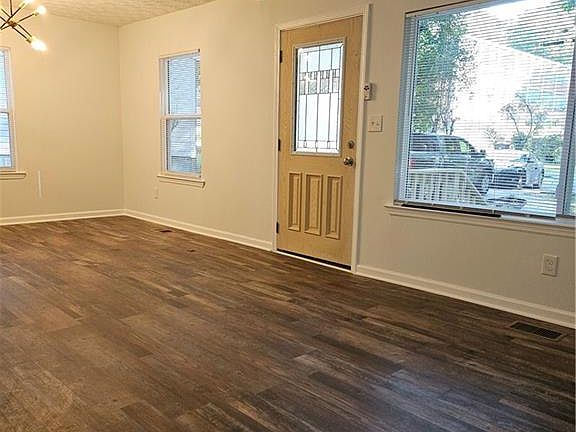 5th image of 369 Autumn Ln SW