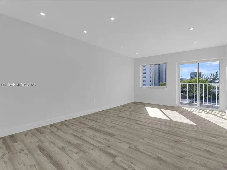 7925 Carlyle Ave #402 — Photo 4
