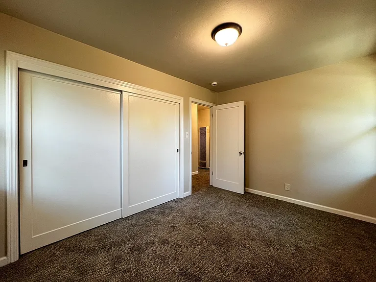 2105 Locust St — Photo 21