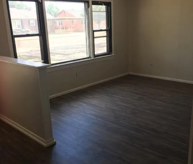 407 Terrace Cir — Photo 5