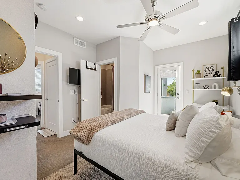 1731 Irving St #105 — Photo 36