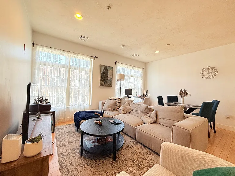 9 Gardner St #14 — Photo 10