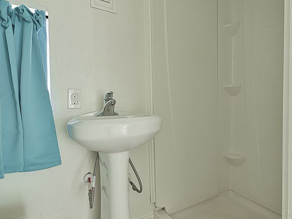 3rd image of 225 NW 24th St Unit E