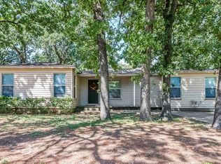 5808 Capital St, Forest Hill, TX 76119