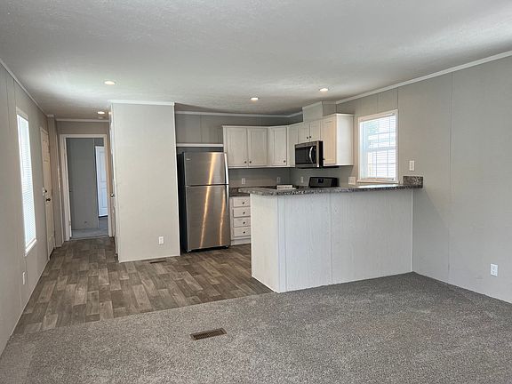 3rd image of 5197 Chantelle Dr #133