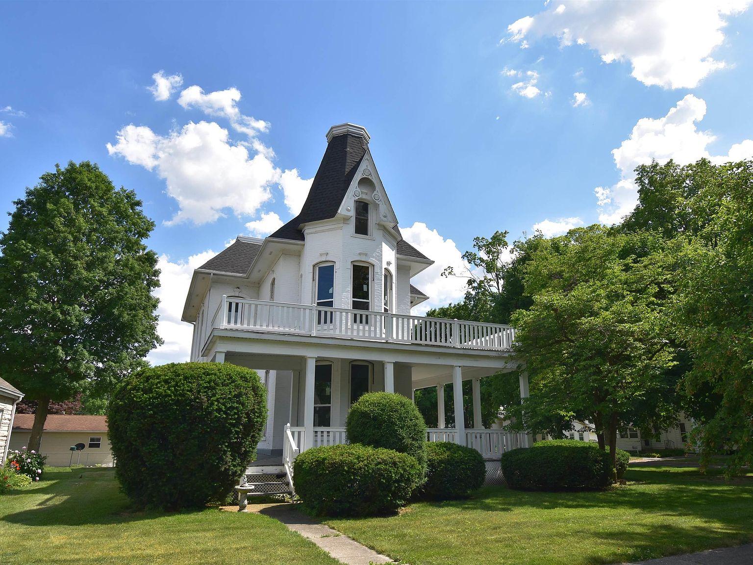 405 S Market St, Winamac, IN 46996 Zillow