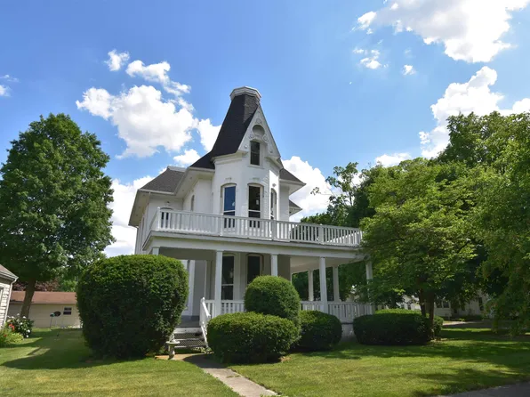 405 S Market St, Winamac, IN 46996