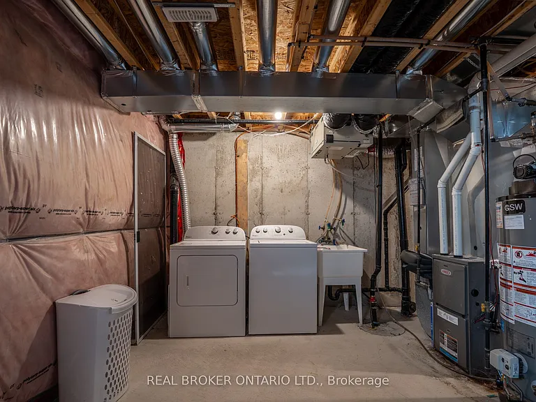 63 Forsyth Cres — Photo 12
