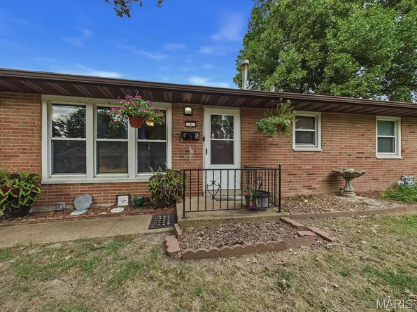 5 Riviera Dr, Granite City, IL 62040