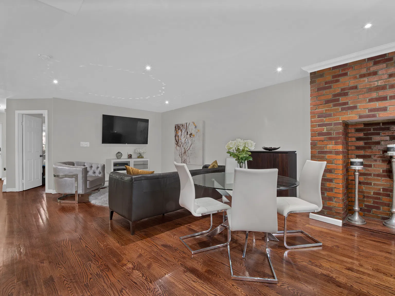 450 Quincy Street — Photo 4
