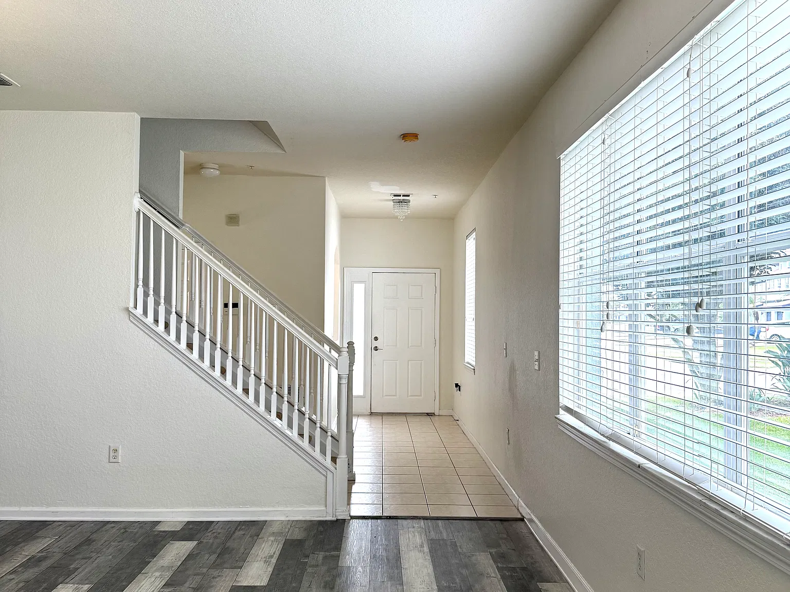 3 bed, 2.5 bath, 2086 sqft, $2,325 — Photo 2