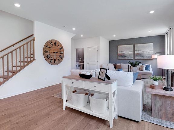 5th image of 34 Bennington Way