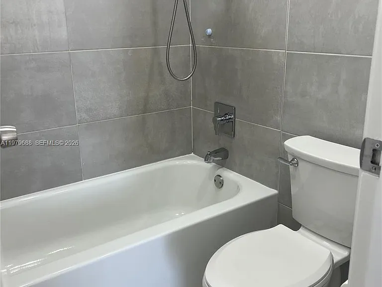 20301 W Country Club Dr #1024 — Photo 5