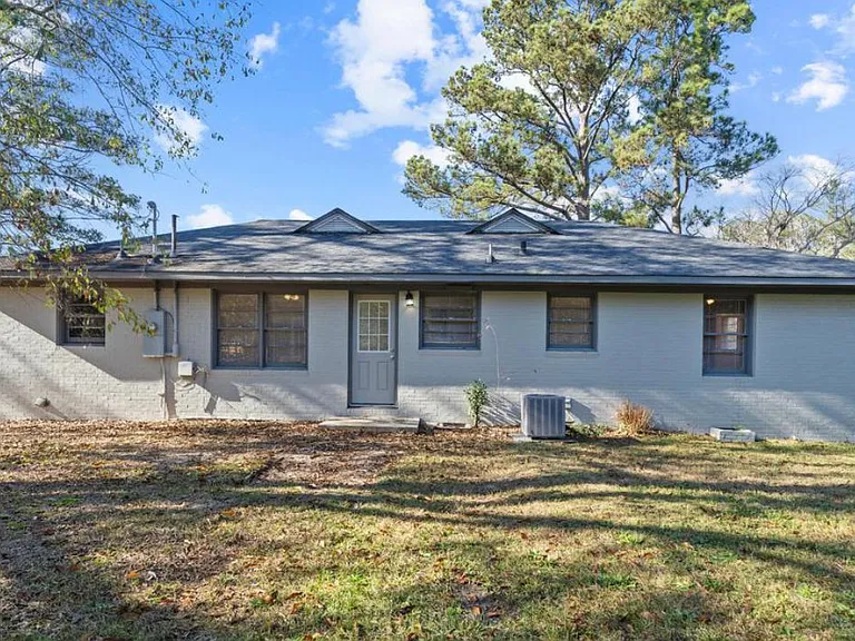 2553 Tredway Dr — Photo 13