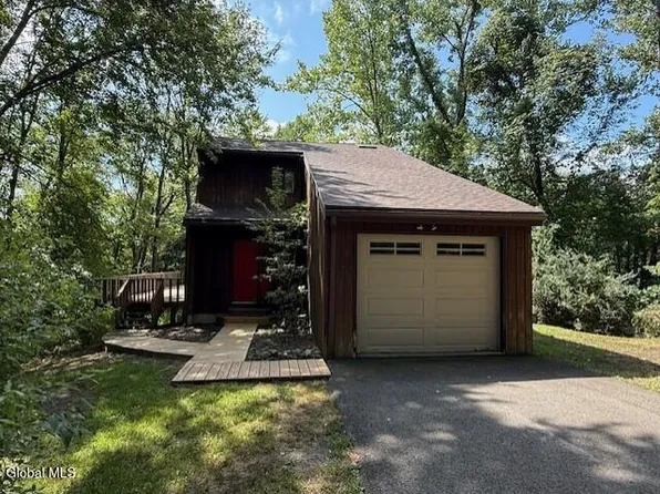 104 Vosburgh Road, Averill Park, NY 12018