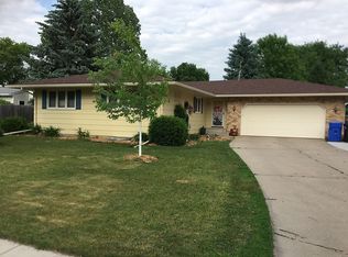 2855 Elm St N, Fargo, ND 58102