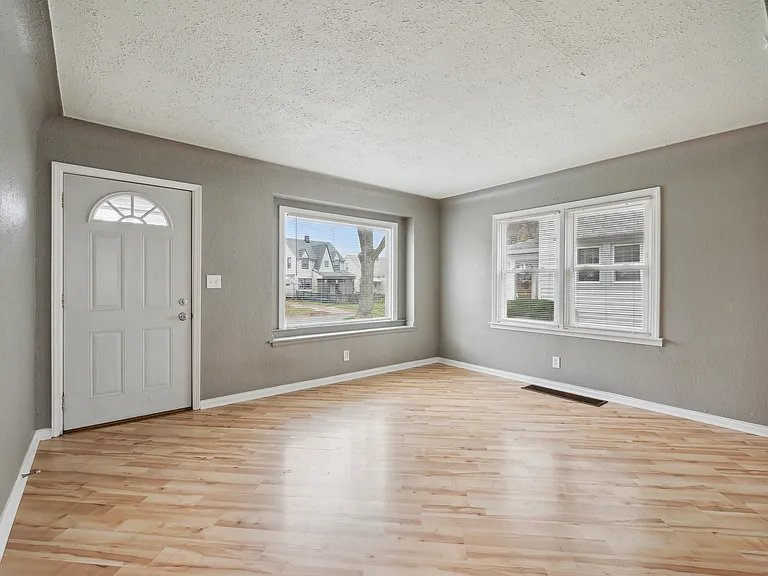 35 W Capistrano Ave — Photo 6