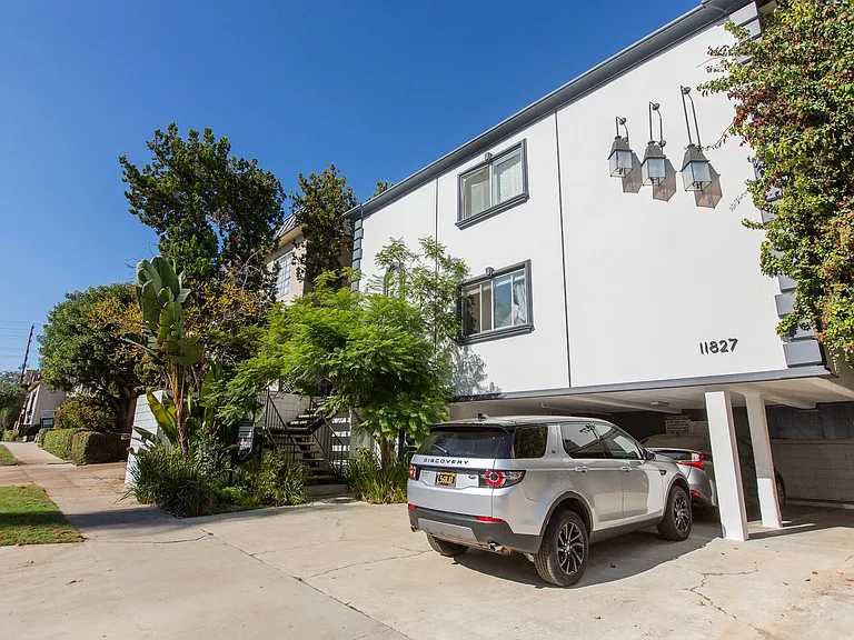 11827 Dorothy St 3 WEB-29_11272020