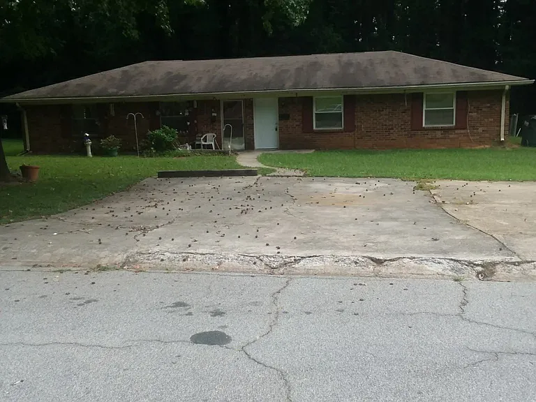 112 Burkshire Ct #B — Photo 1