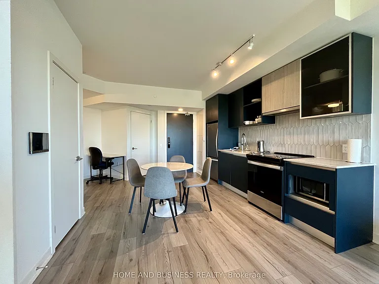 395 Dundas St W #816 — Photo 9