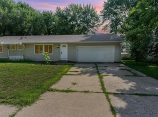 961 Redwell Ln, Apple Valley, MN 55124