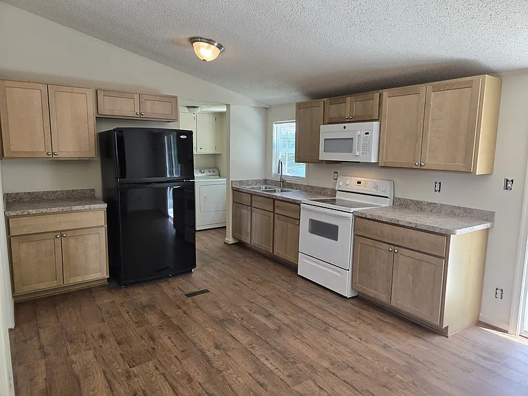 3041 Travellers Rd — Photo 8
