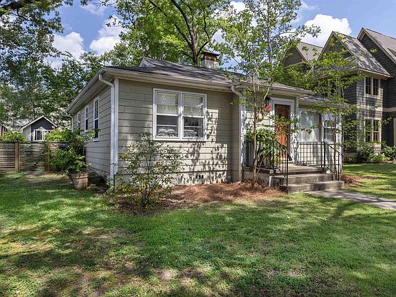 2nd image of 527 Cliff Pl